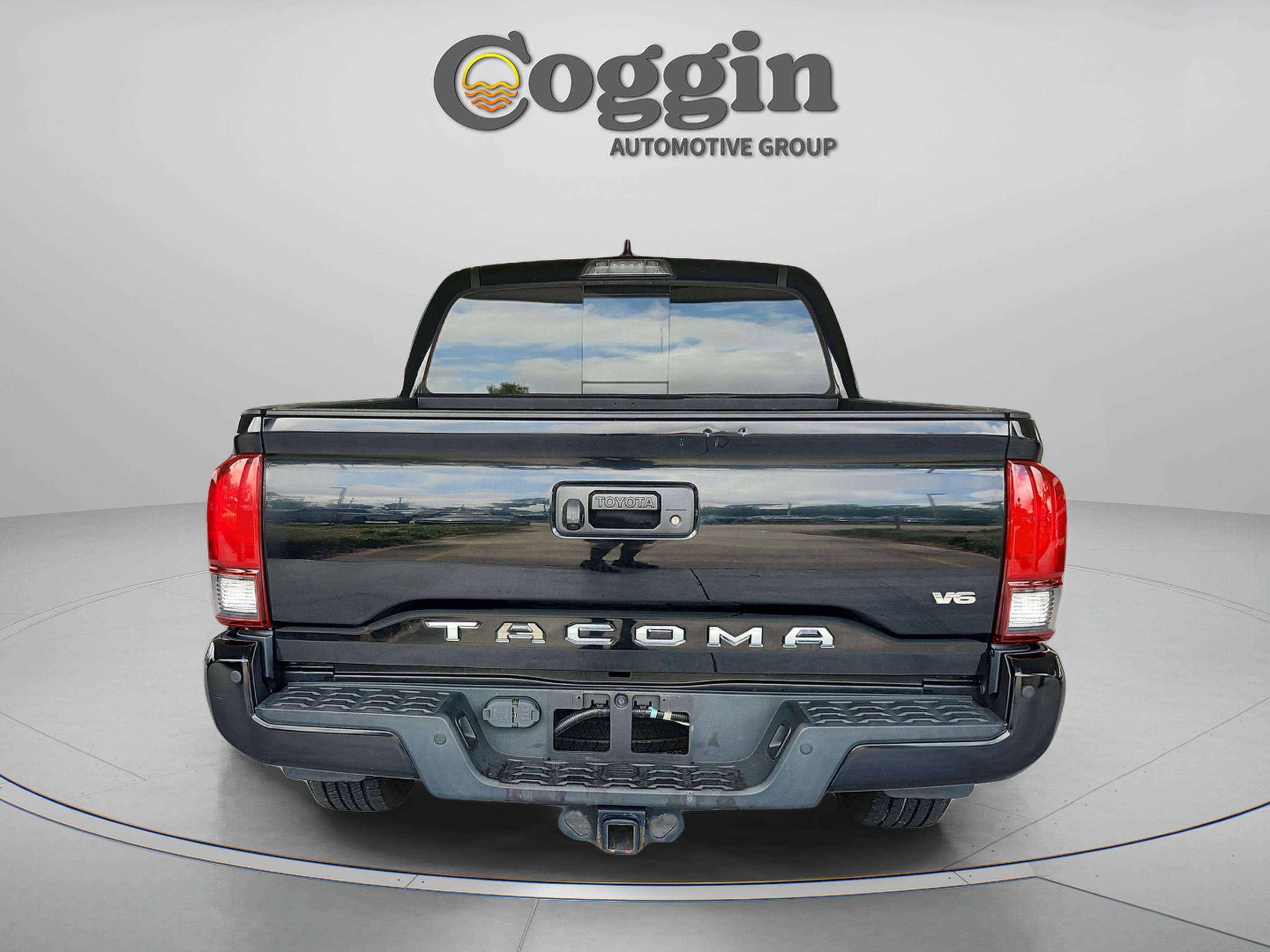 Used 2019 Toyota Tacoma TRD Sport w/ Technology Package AWD/4WD image 4