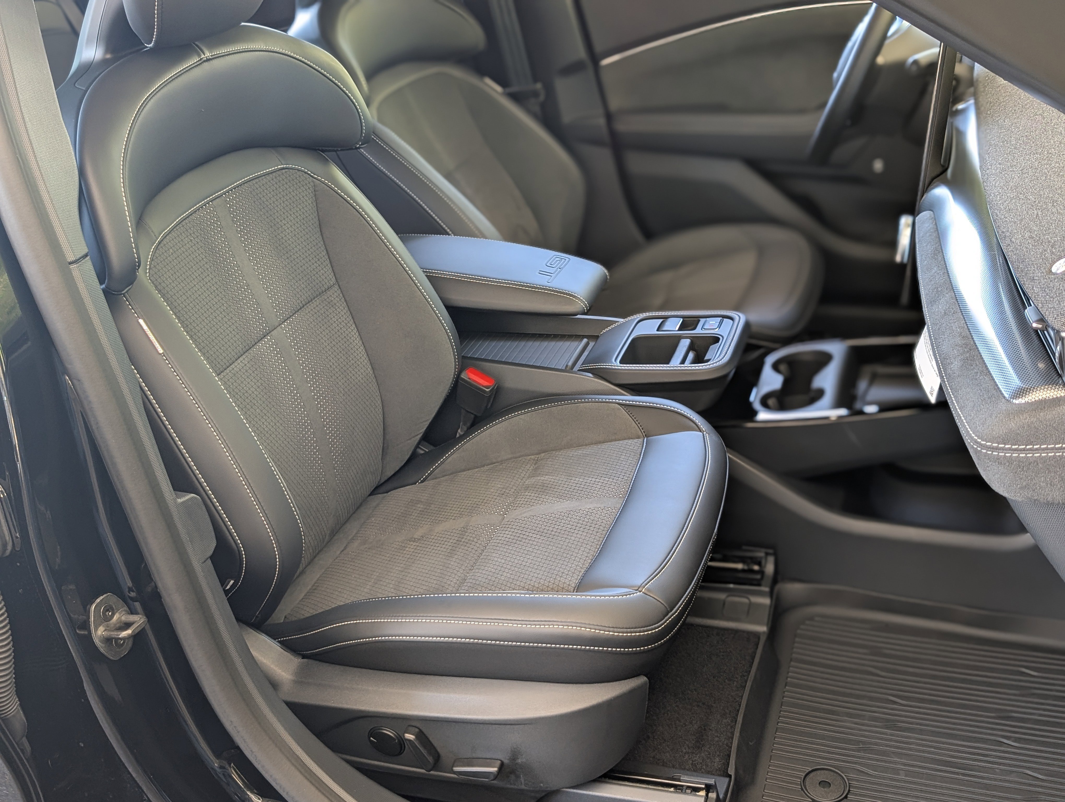 Used 2025 Ford Mustang Mach-E GT w/ Bronze Appearance Package AWD/4WD image 21