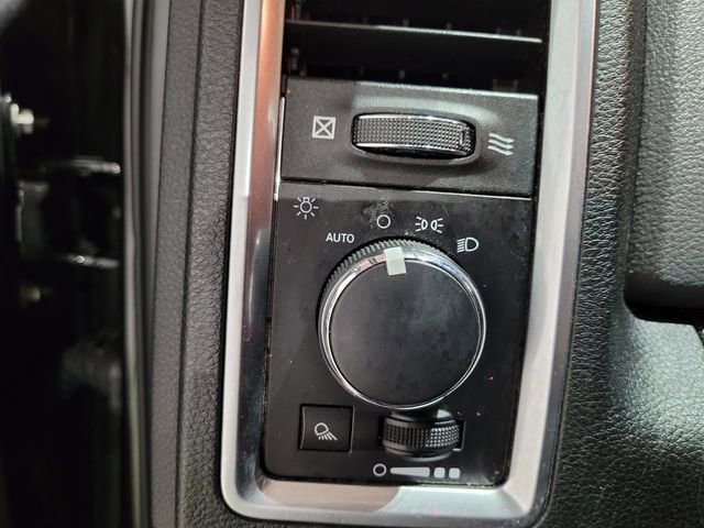 Used 2018 RAM 1500 Classic SLT w/ Luxury Group image 37