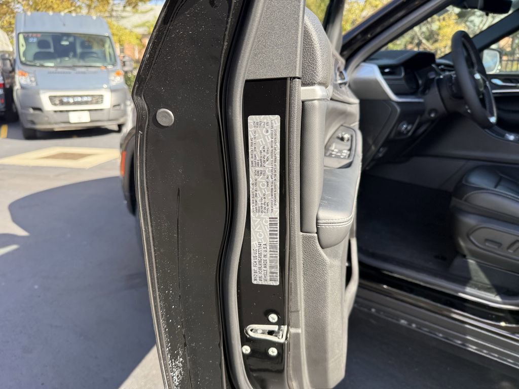 New 2025 Jeep Grand Cherokee L Limited w/ Luxury Tech Group II image 32