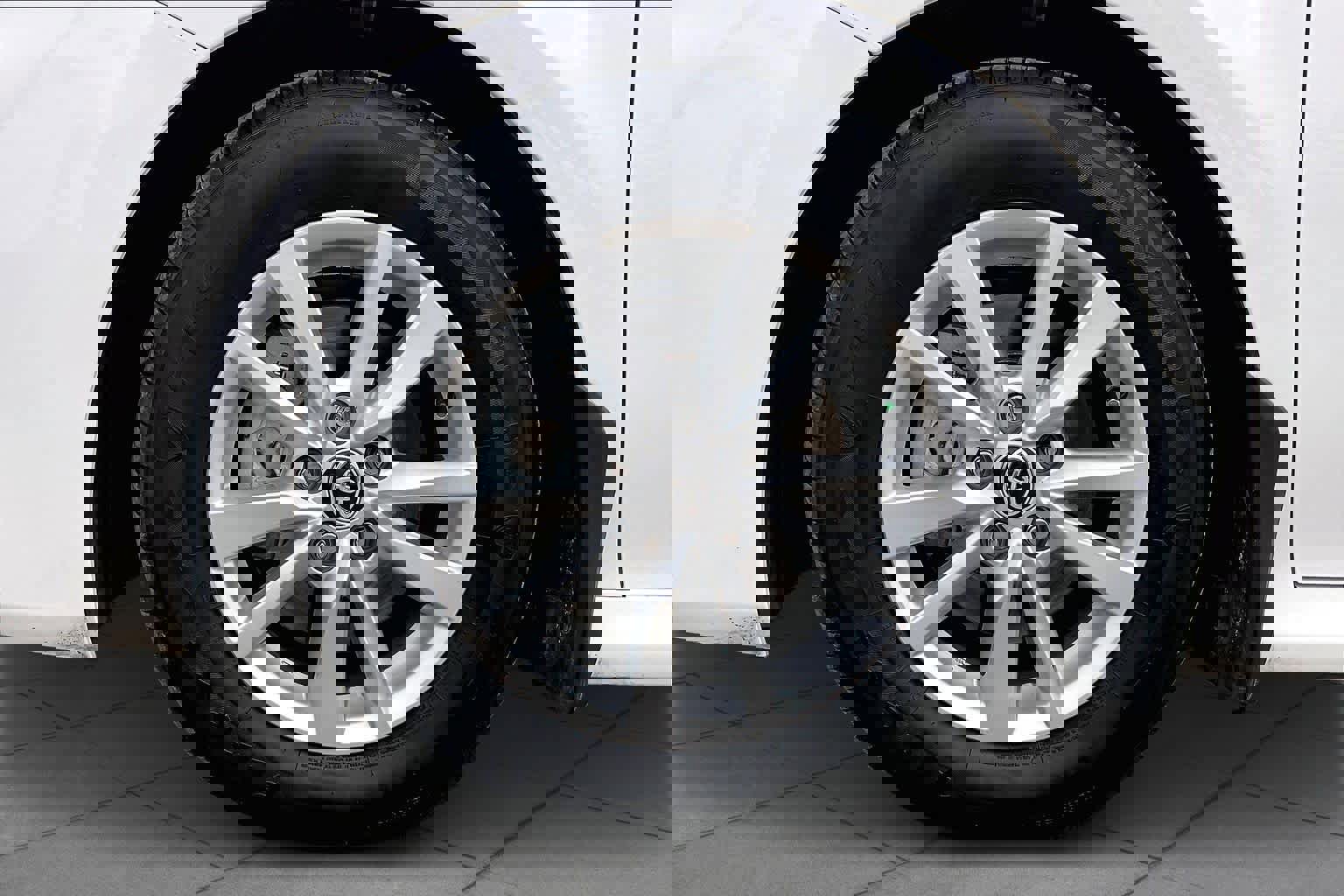 Used 2025 Toyota Camry LE w/ Convenience Package image 11