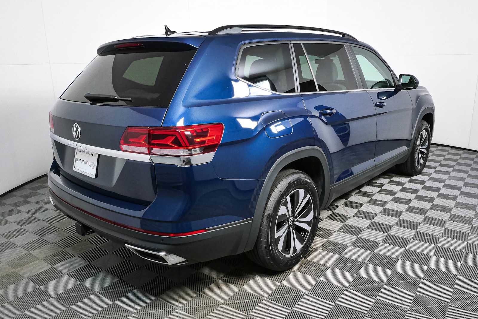 Used 2023 Volkswagen Atlas SE w/ Black Wheel Package FWD image 6