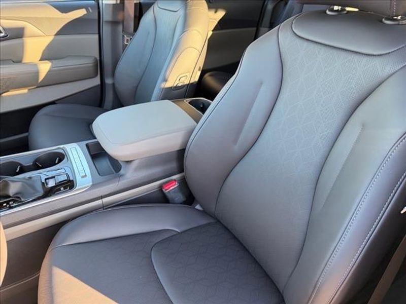 New 2026 Kia Carnival EX image 11