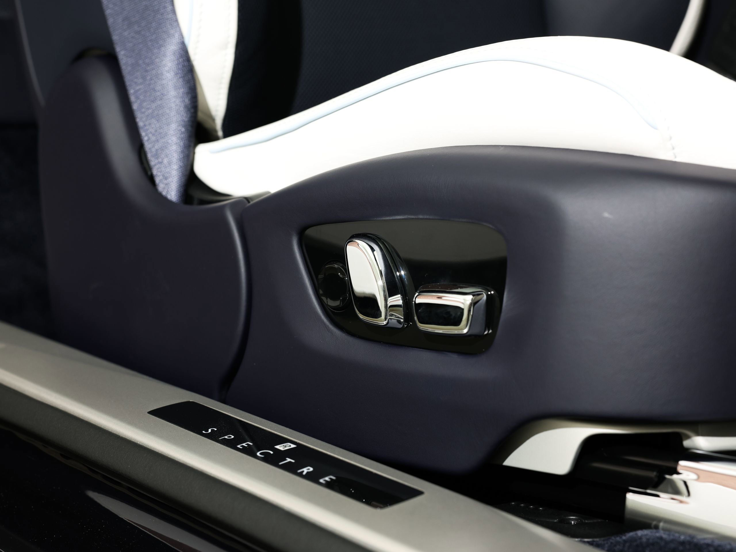 New 2026 Rolls-Royce Spectre Base image 21