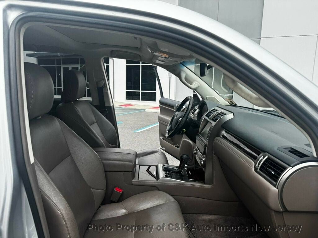 Used 2019 Lexus GX 460 Premium AWD/4WD image 25