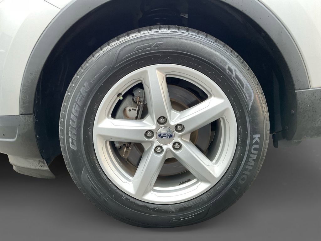 Used 2018 Ford Explorer XLT image 15