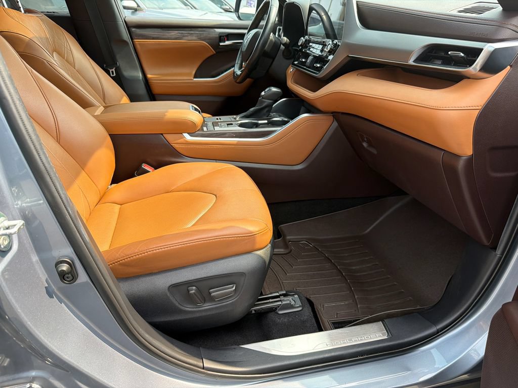 Used 2020 Toyota Highlander Platinum FWD image 13
