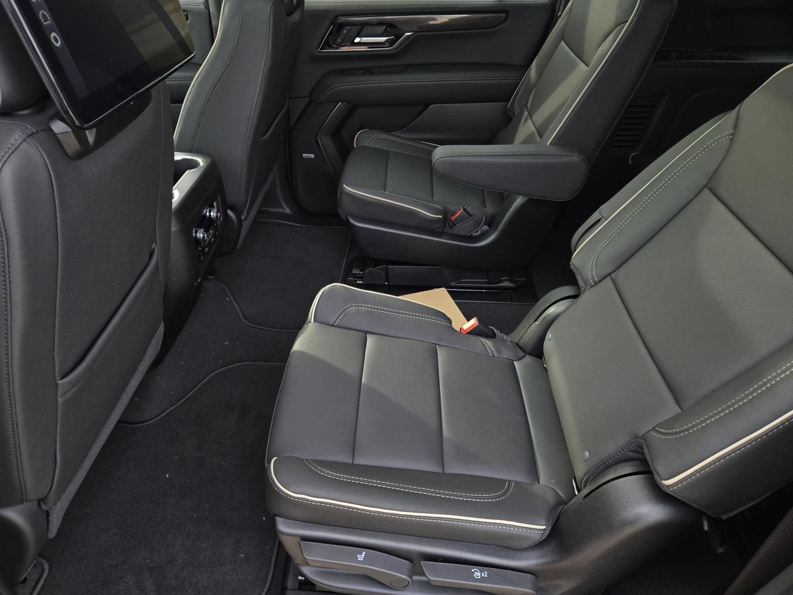 New 2026 GMC Yukon XL Elevation w/ Elevation Premium Package AWD/4WD image 4