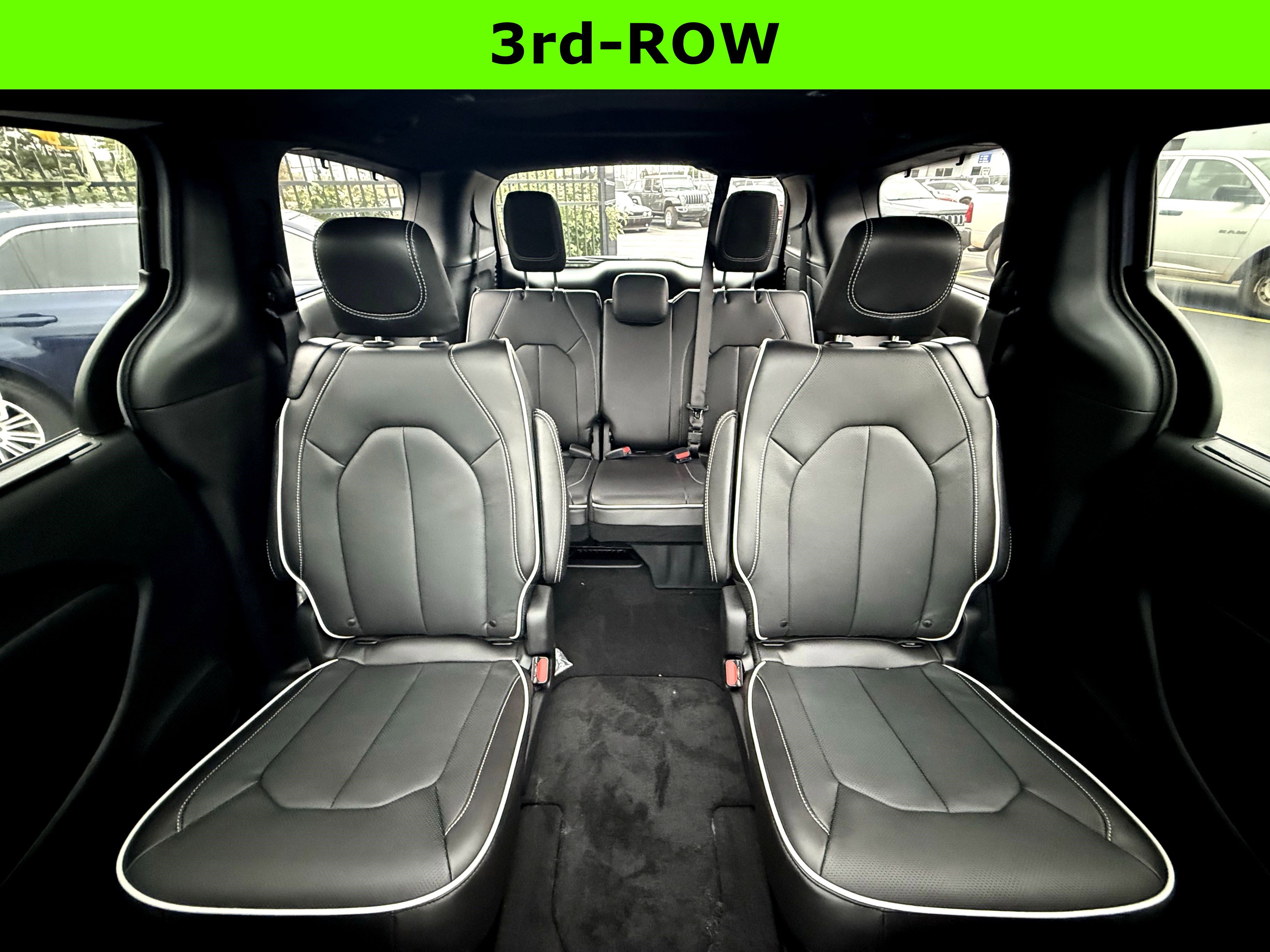 New 2026 Chrysler Pacifica Limited image 38