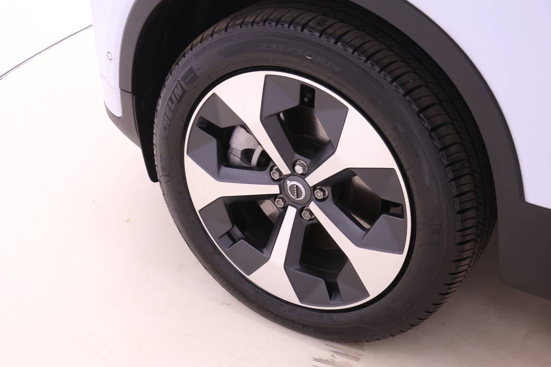 New 2026 Volvo XC40 B5 Plus AWD/4WD image 9
