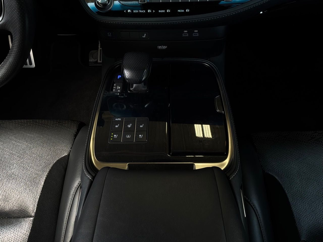 Used 2023 Lexus LS 500 F Sport w/ Cold Weather Package (CK) RWD image 18
