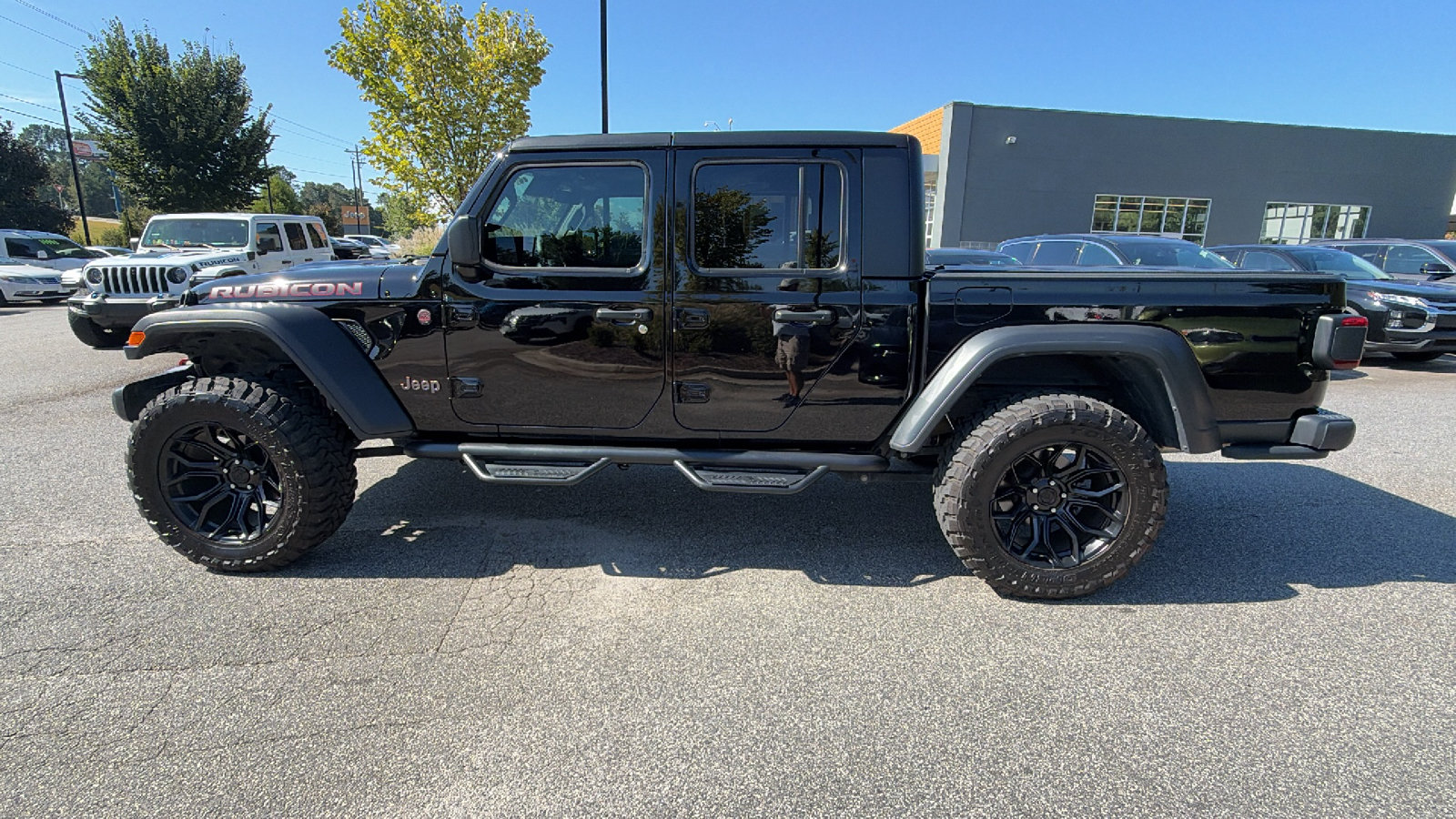 Used 2024 Jeep Gladiator Rubicon w/ Technology Group AWD/4WD image 11