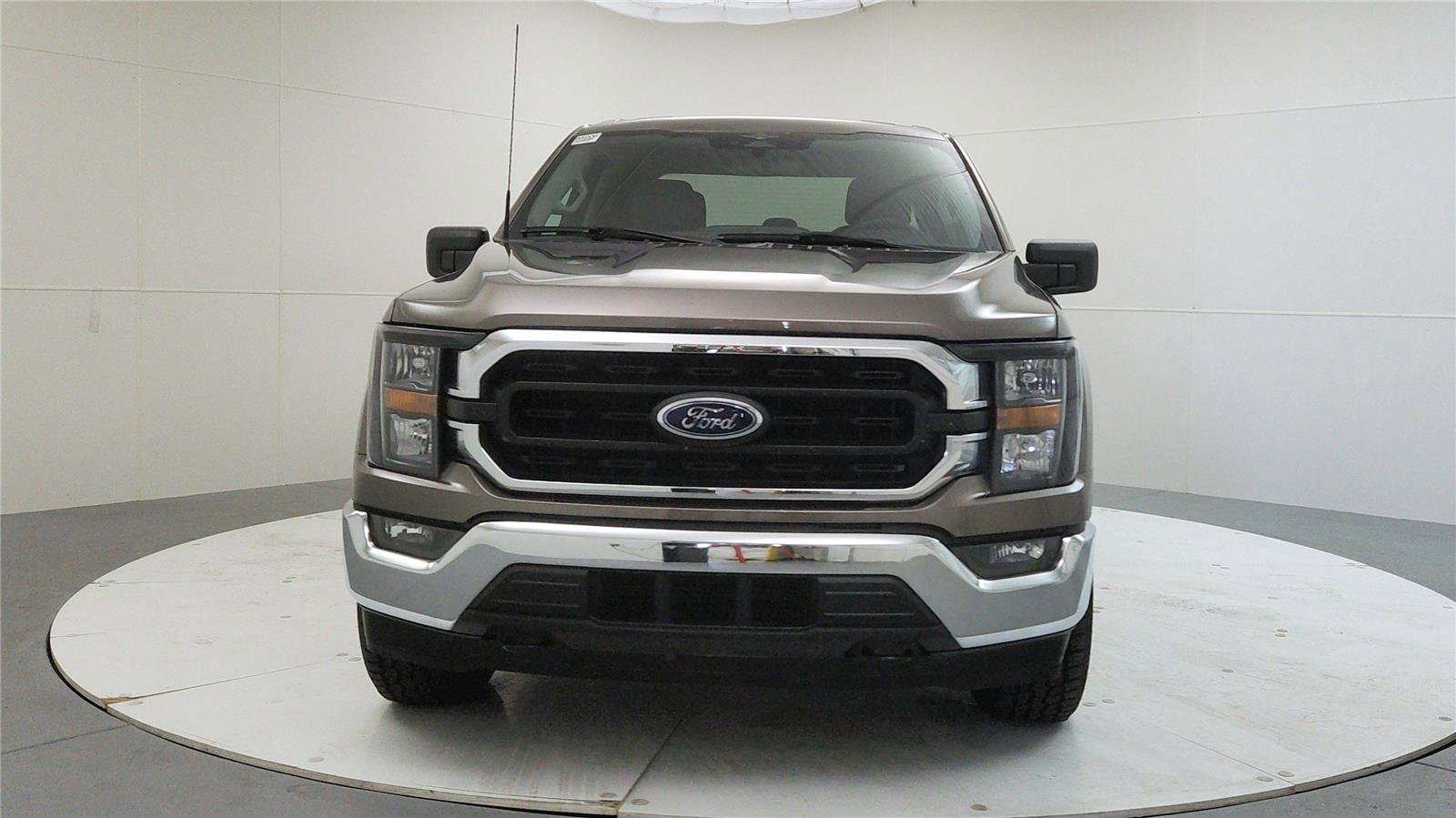 Used 2023 Ford F150 XLT image 2