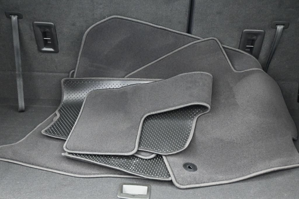 Used 2020 Chevrolet Traverse LS FWD image 18