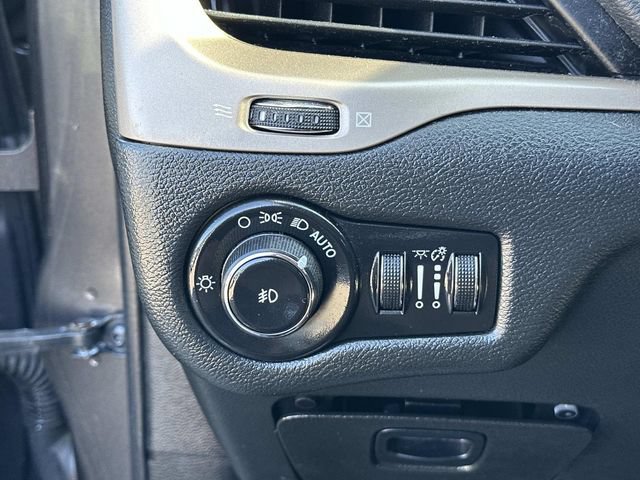 Used 2015 Jeep Cherokee Latitude w/ Cold Weather Group FWD image 25