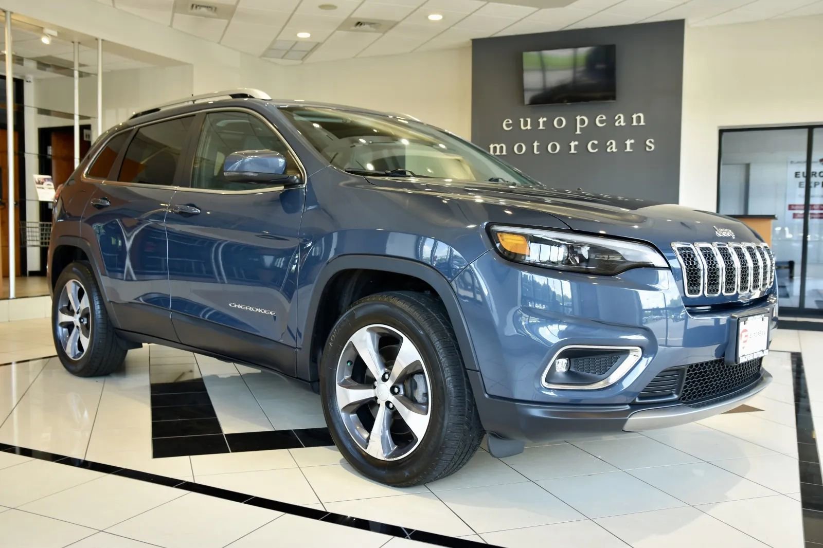Used 2019 Jeep Cherokee Limited image 1