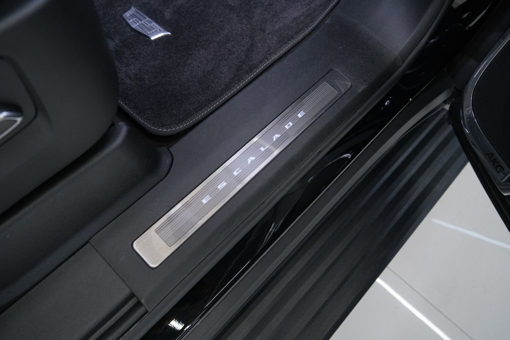 Used 2026 Cadillac Escalade ESV V AWD/4WD image 45