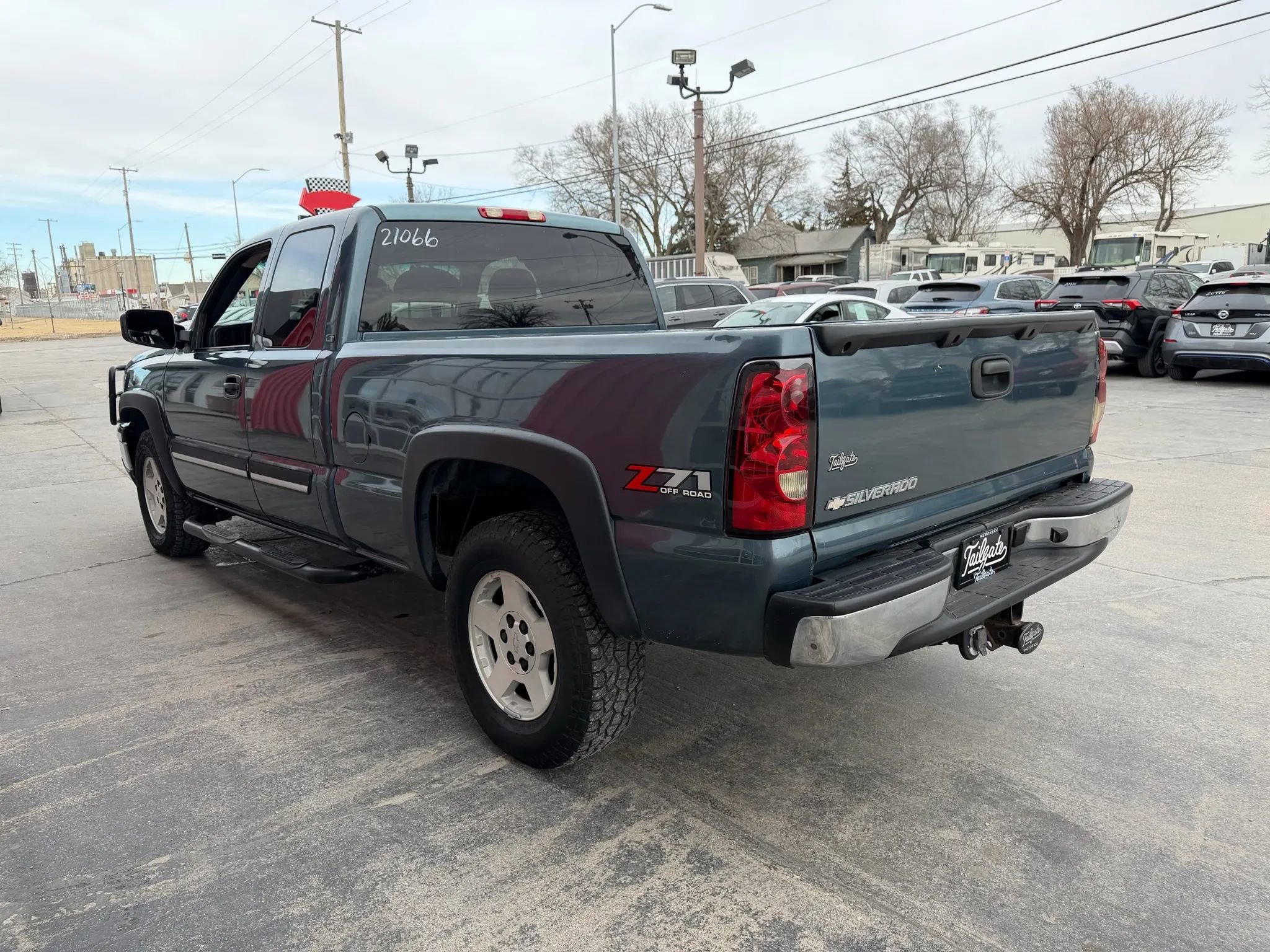 Used 2006 Chevrolet Silverado 1500 LT w/ Light Duty Power Package AWD/4WD image 5