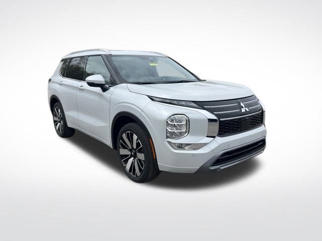 Used 2025 Mitsubishi Outlander SEL image 1