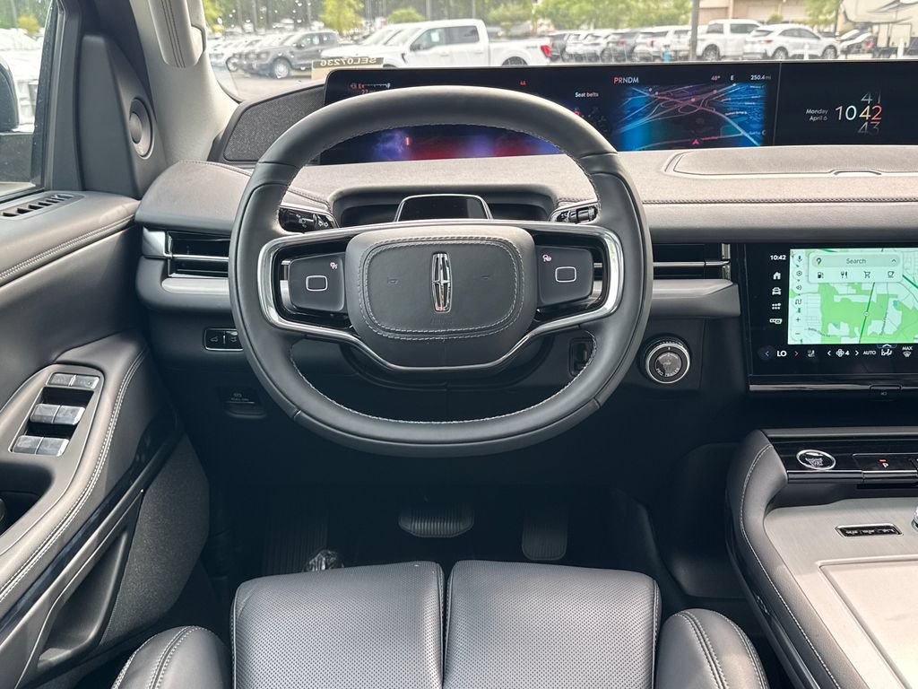 New 2025 Lincoln Navigator L Reserve AWD/4WD image 14
