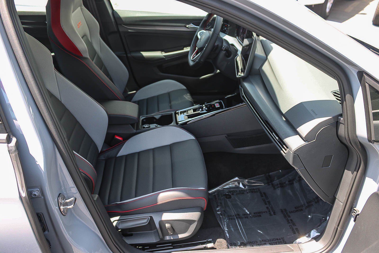 Used 2026 Volkswagen GTI SE FWD image 18