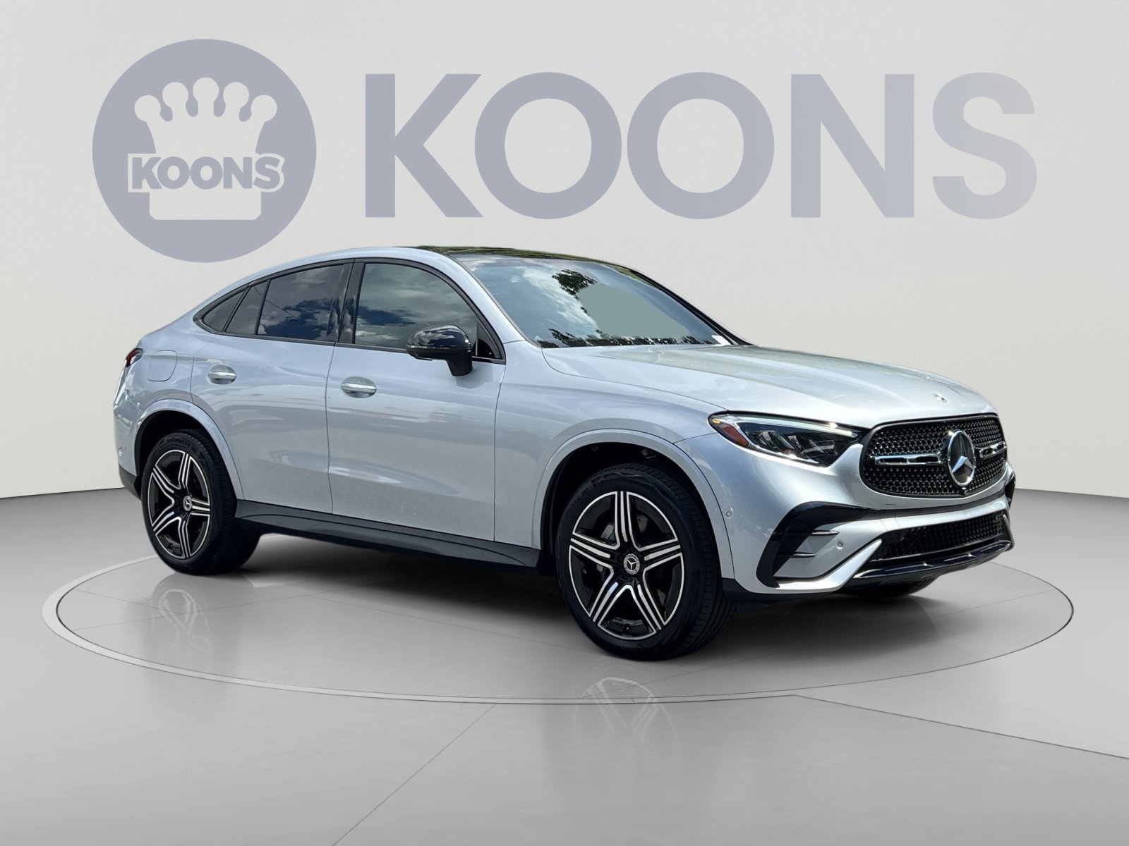 Used 2024 Mercedes-Benz GLC 300 4MATIC image 2