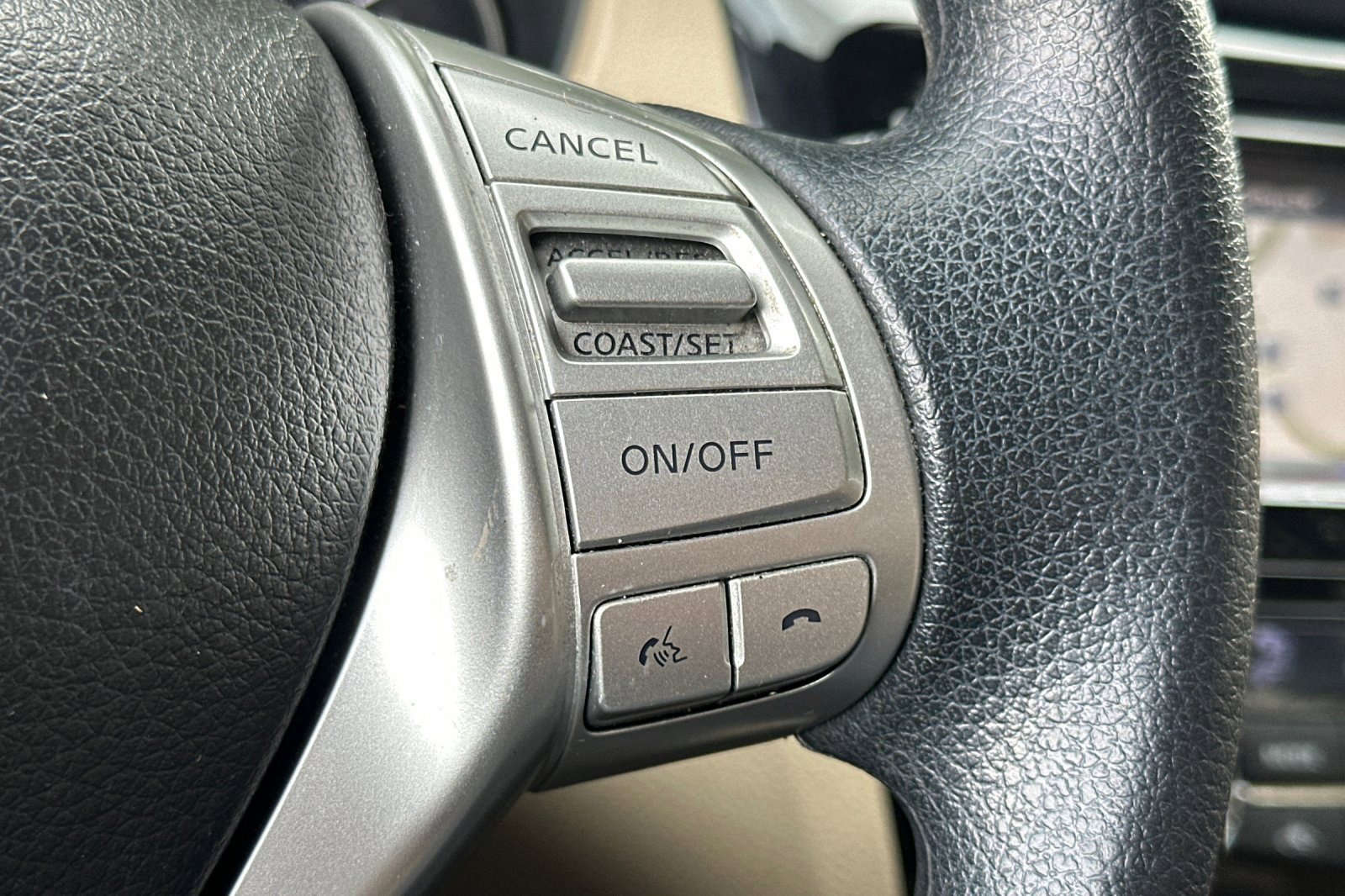 Used 2016 Nissan Rogue SV w/ SV Premium Package image 32