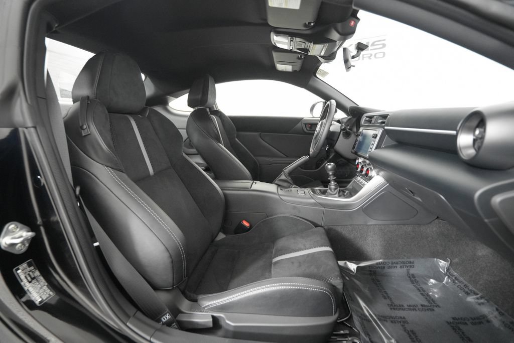 Used 2025 Toyota GR86 Premium RWD image 18