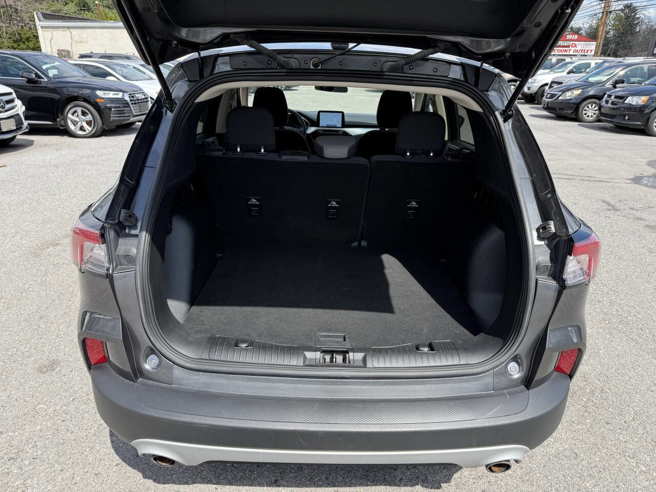 Used 2020 Ford Escape SE image 25