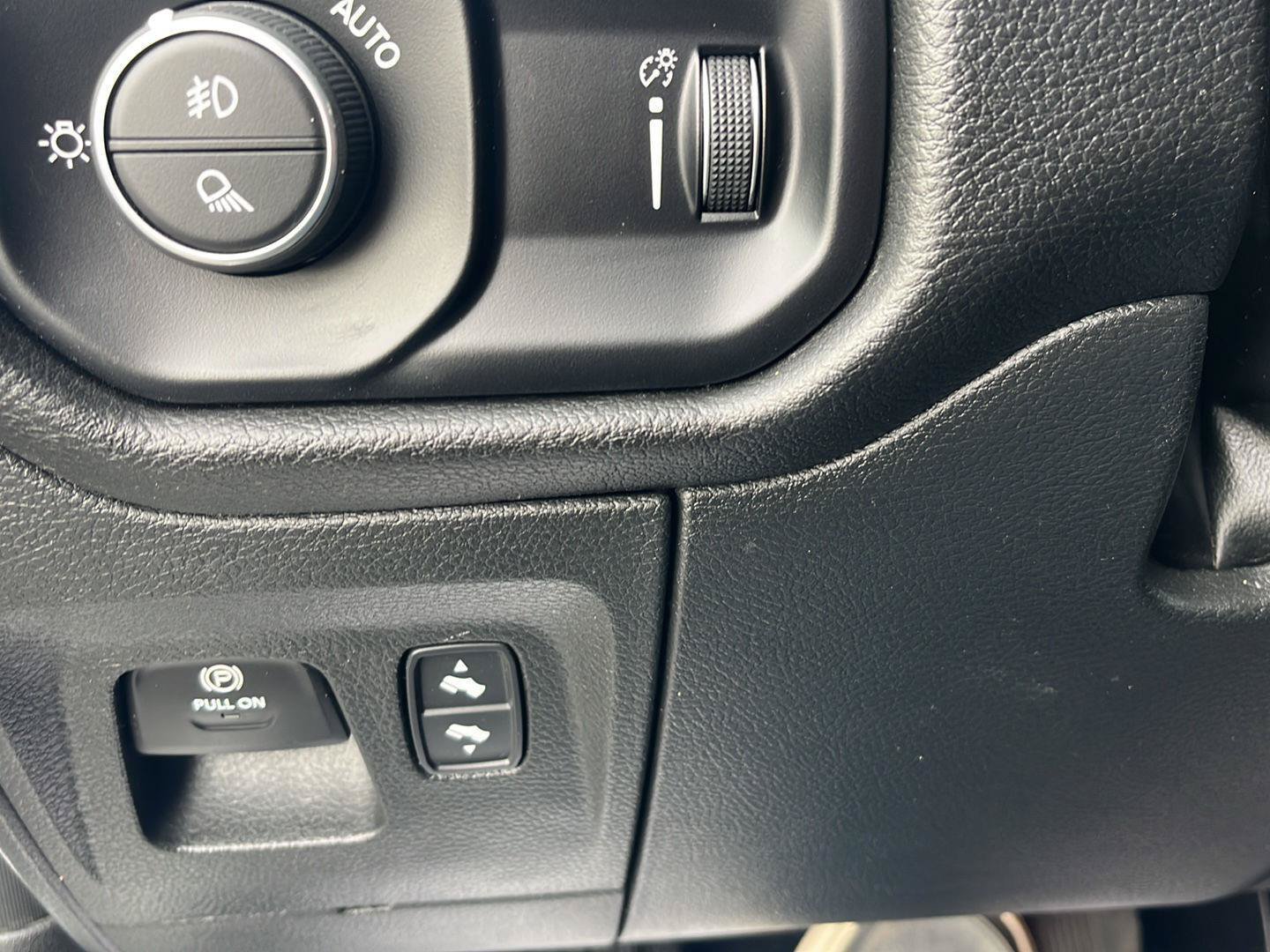 Used 2025 RAM 1500 Big Horn AWD/4WD image 13