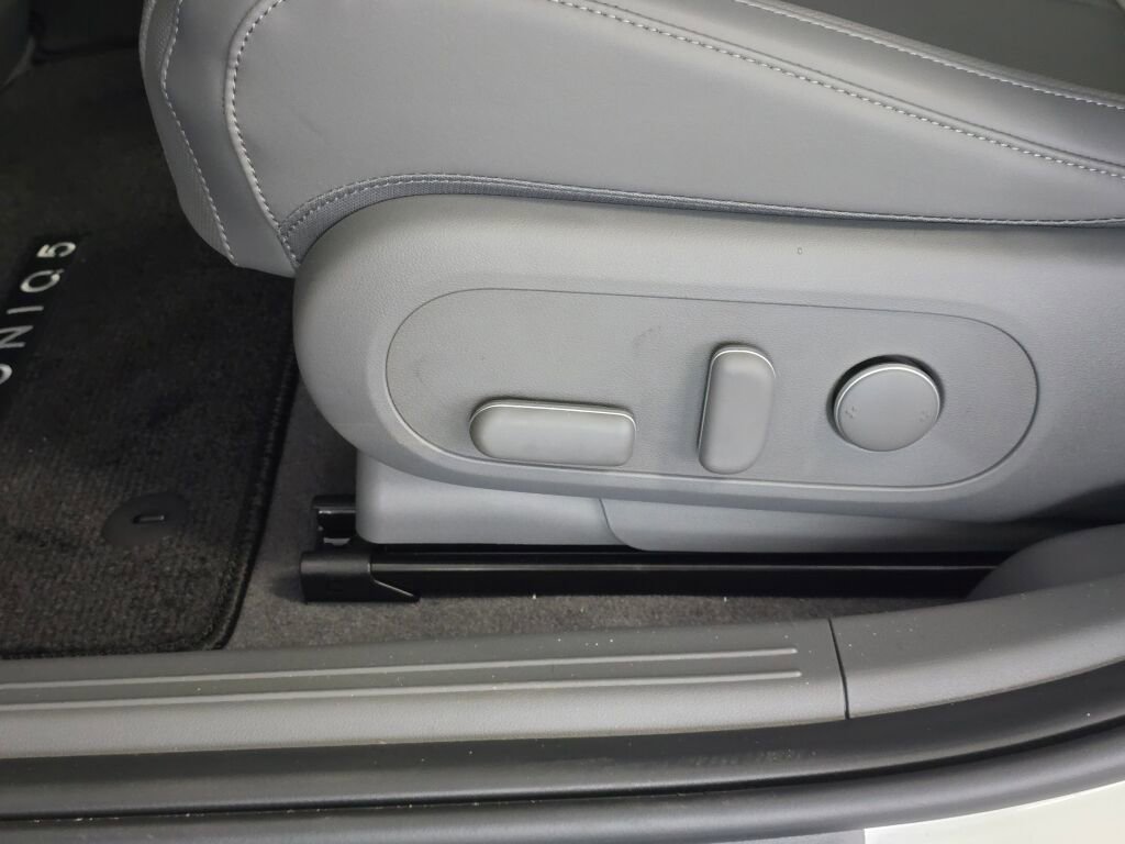 New 2026 Hyundai Ioniq 5 SEL image 19