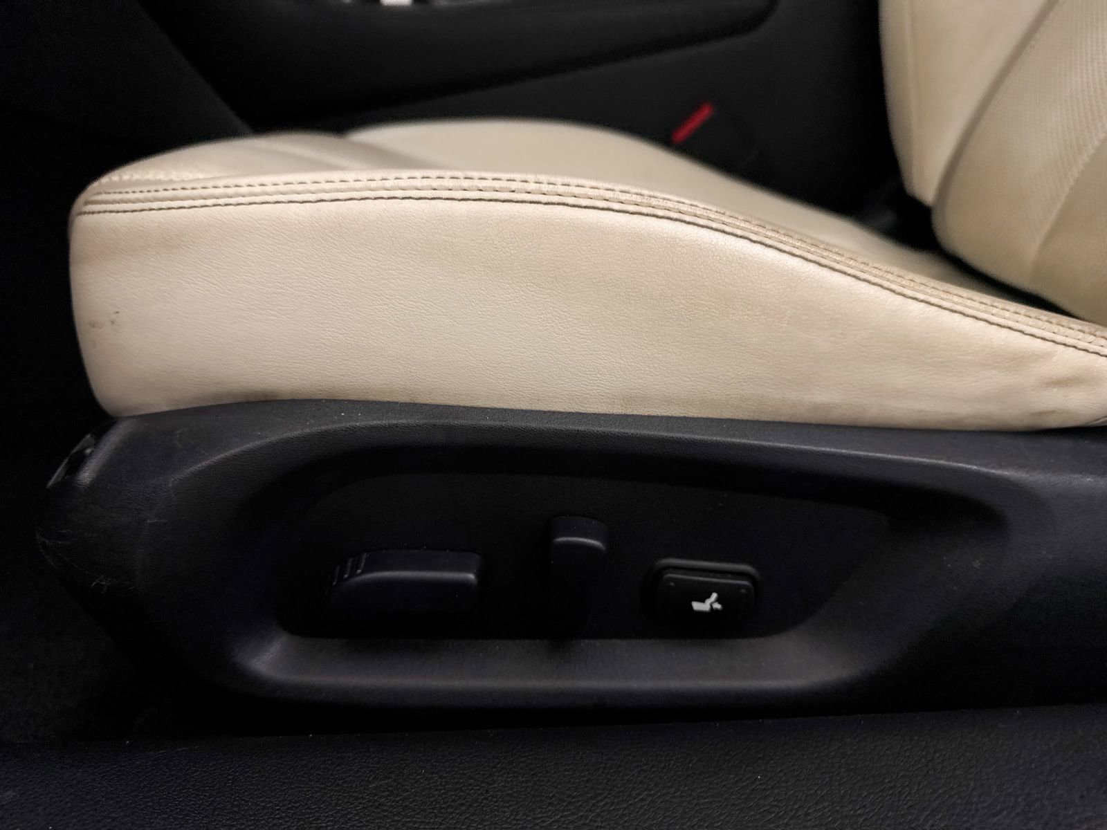 Used 2017 INFINITI Q60 Red Sport 400 RWD image 28