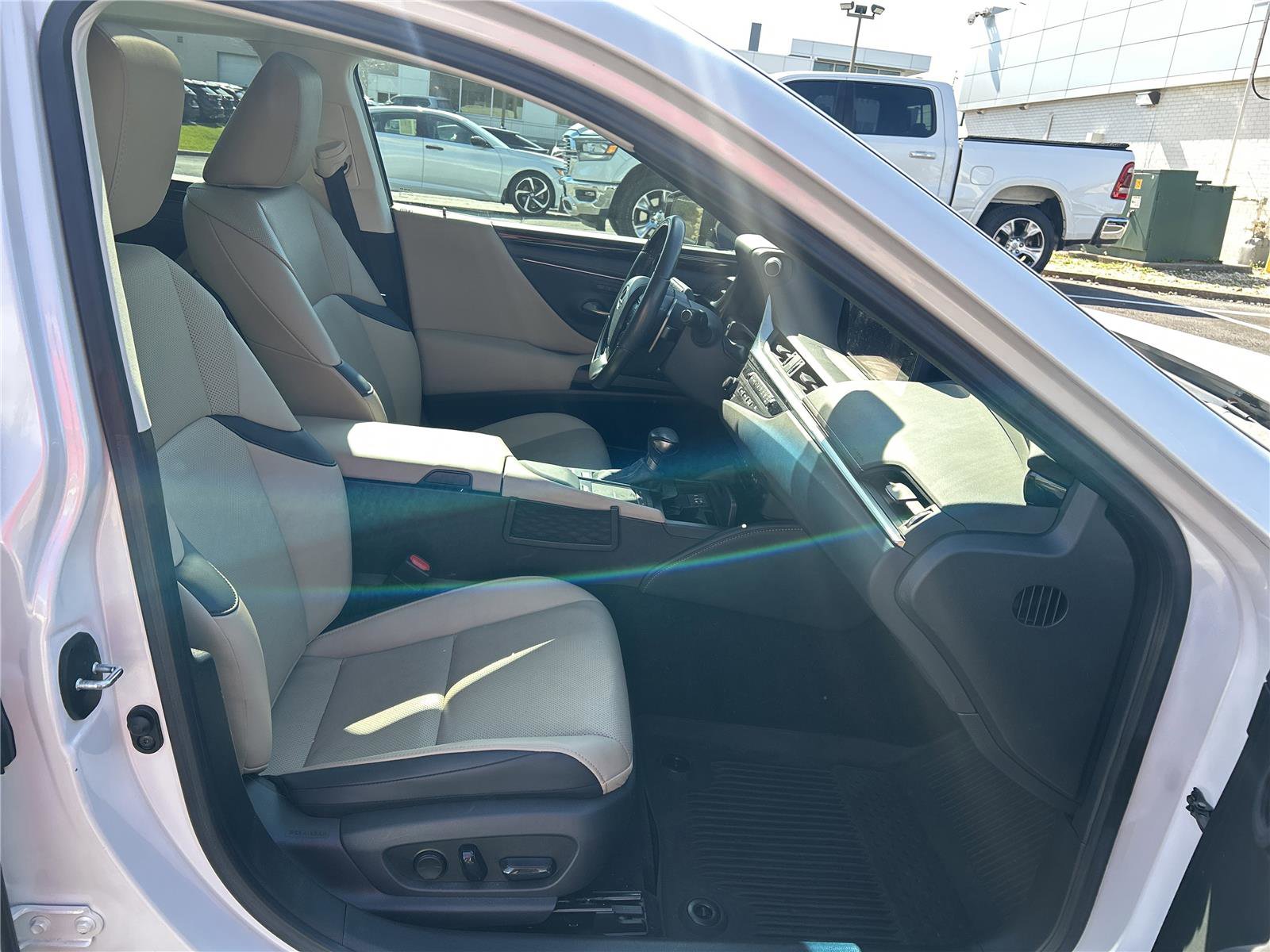 Used 2020 Lexus ES 350 w/ Premium Package image 15