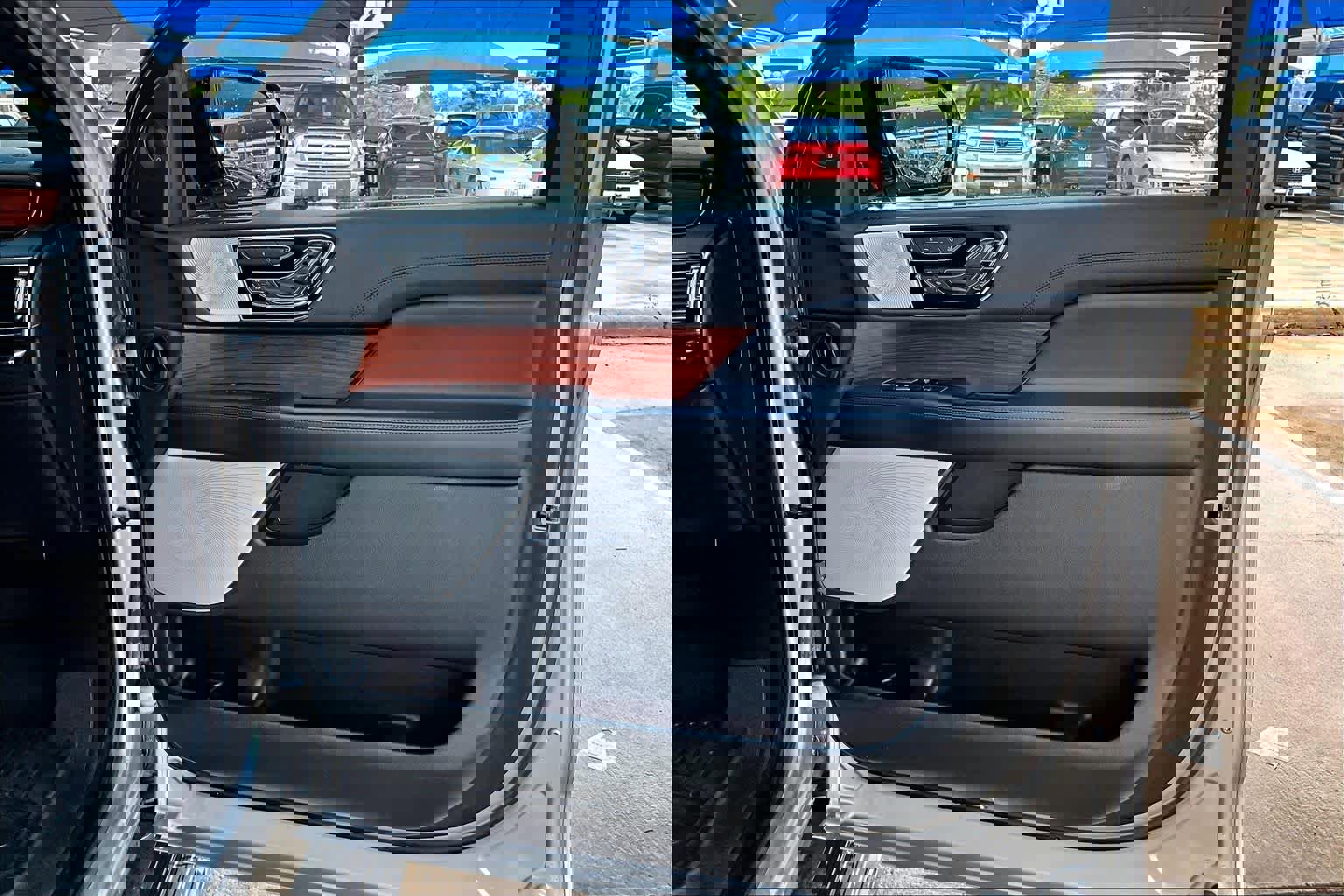 Used 2021 Lincoln Navigator Reserve w/ Luxury Package image 23