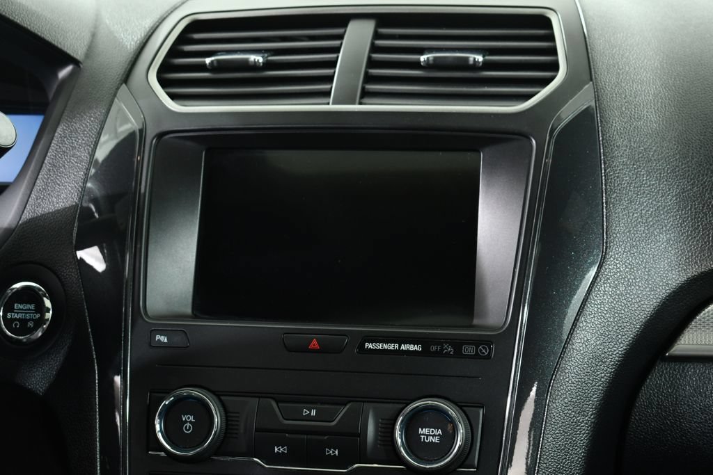 Used 2019 Ford Explorer XLT w/ Equipment Group 202A AWD/4WD image 9