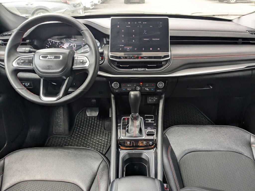 Used 2025 Jeep Compass Trailhawk image 15