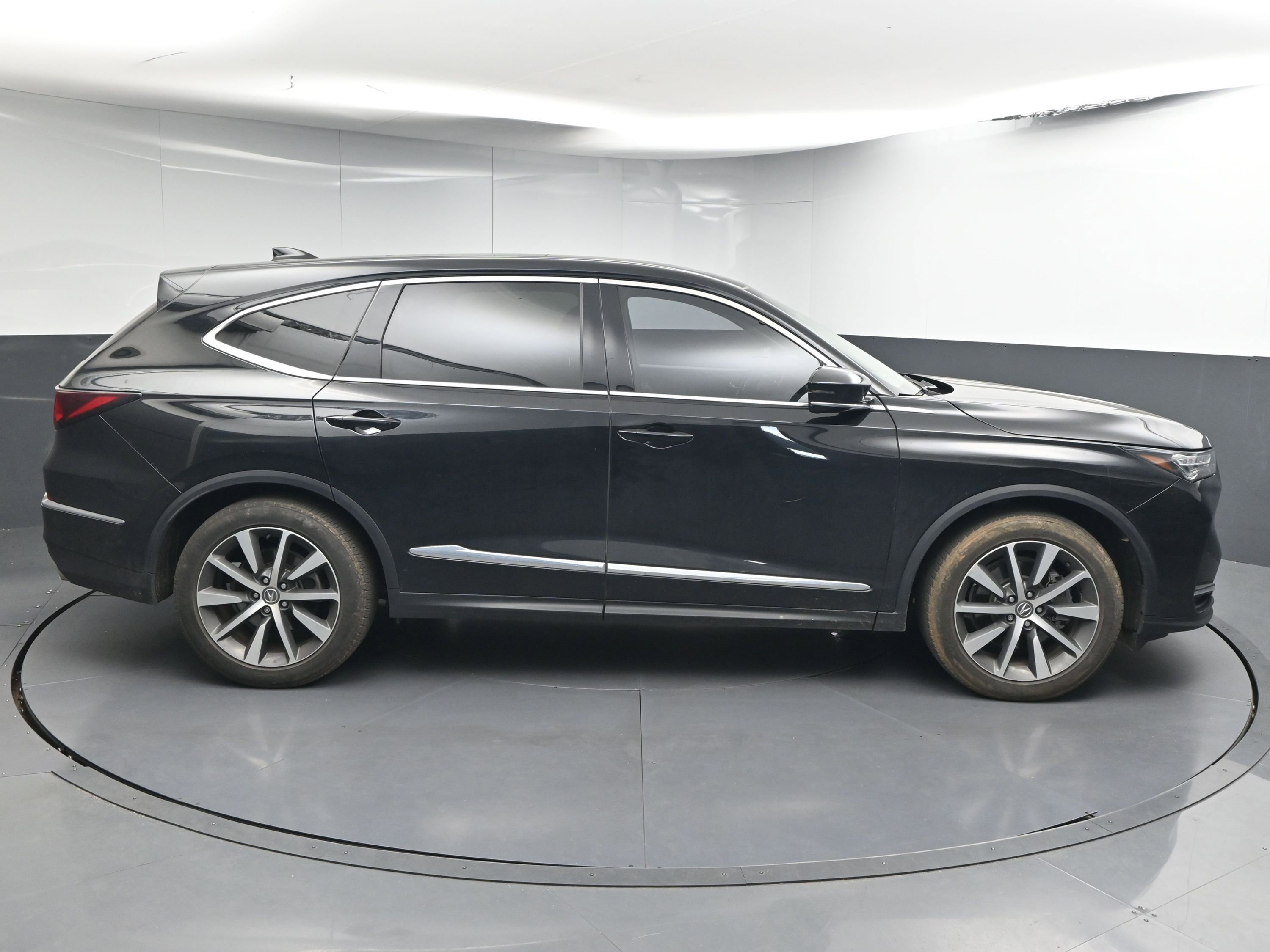 Used 2025 Acura MDX FWD w/ Technology Package image 9