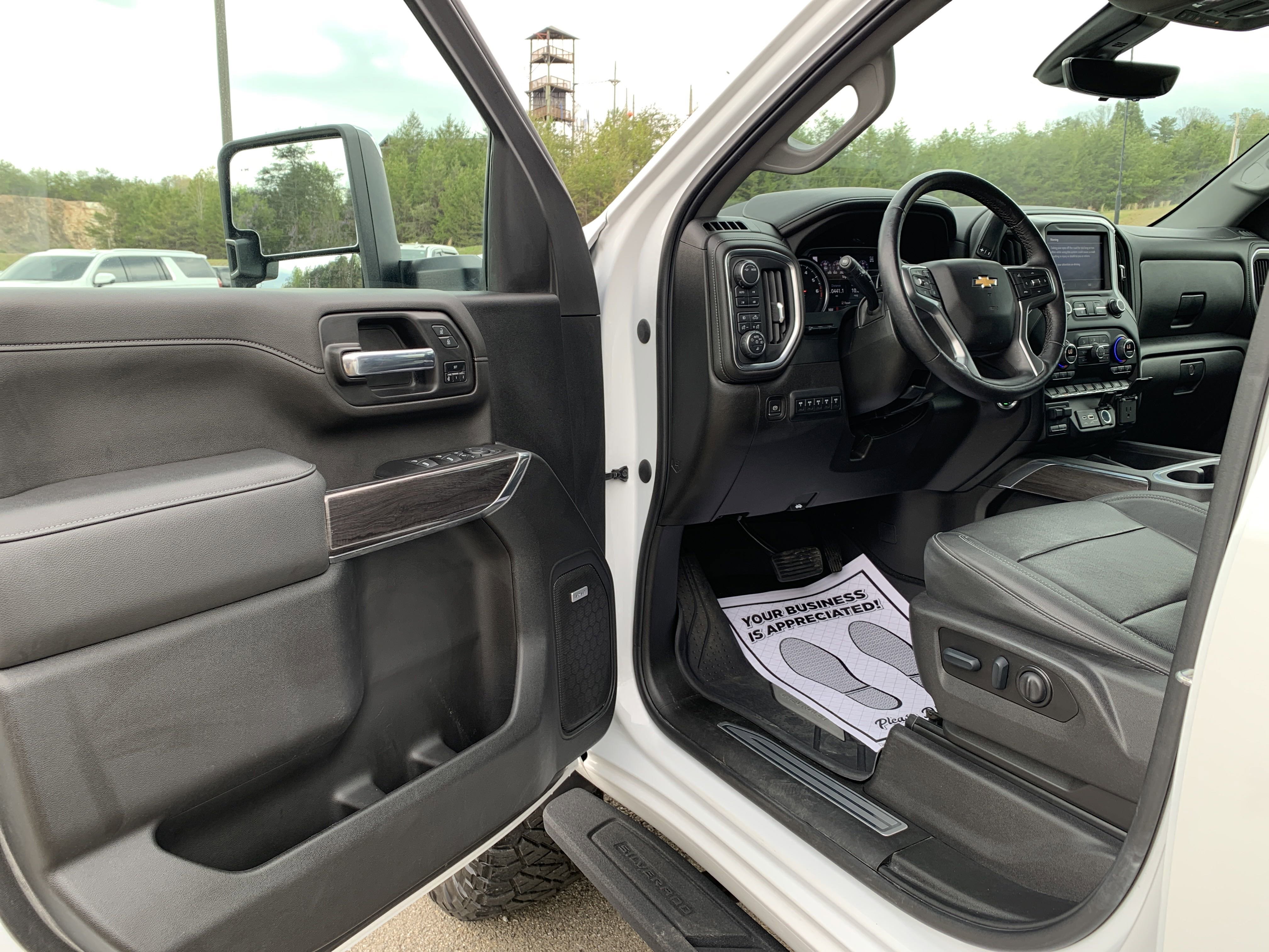 Used 2022 Chevrolet Silverado 3500 LTZ w/ LTZ Convenience Package image 21