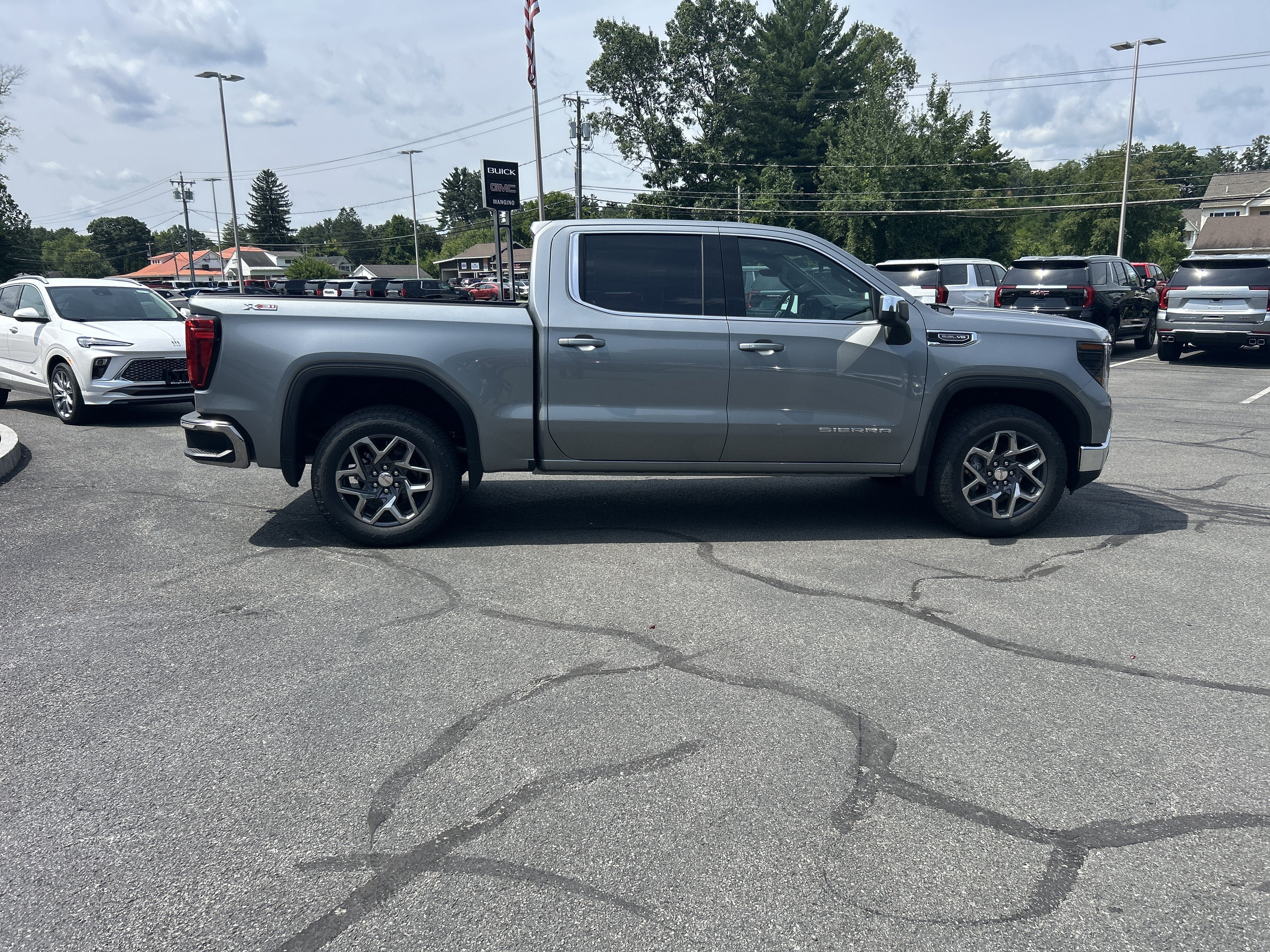 New 2026 GMC Sierra 1500 SLE AWD/4WD image 13