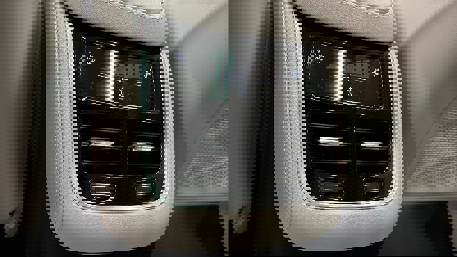 New 2026 Volvo XC90 T8 Ultra w/ Protection Package Premier image 28