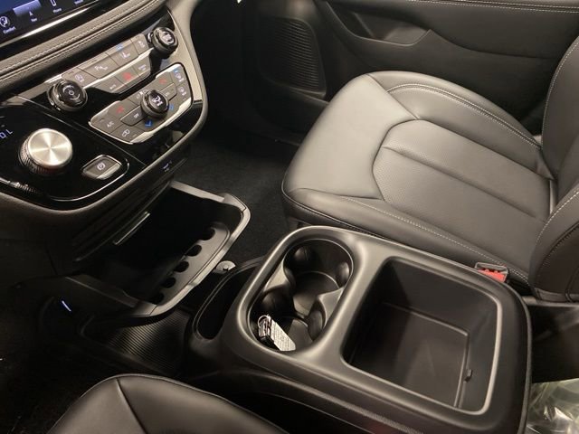 New 2026 Chrysler Pacifica Select image 13