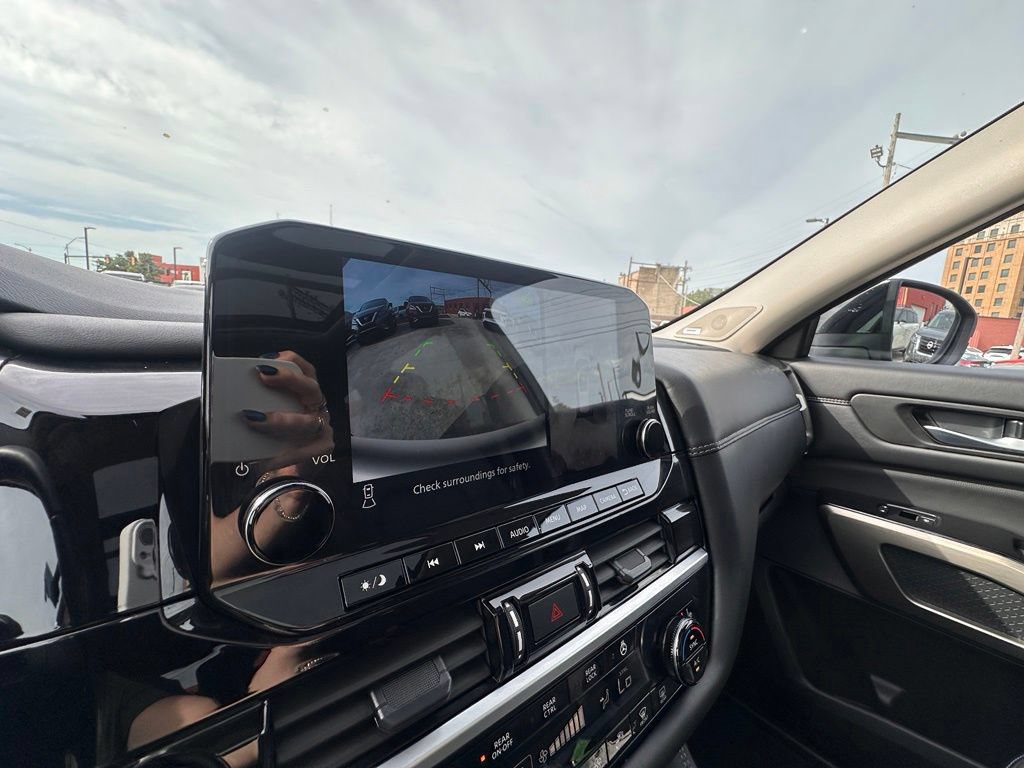 Certified 2025 Nissan Pathfinder Platinum FWD image 26