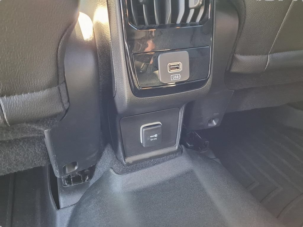 Used 2024 Jeep Compass Latitude w/ Sun and Sound Group AWD/4WD image 24