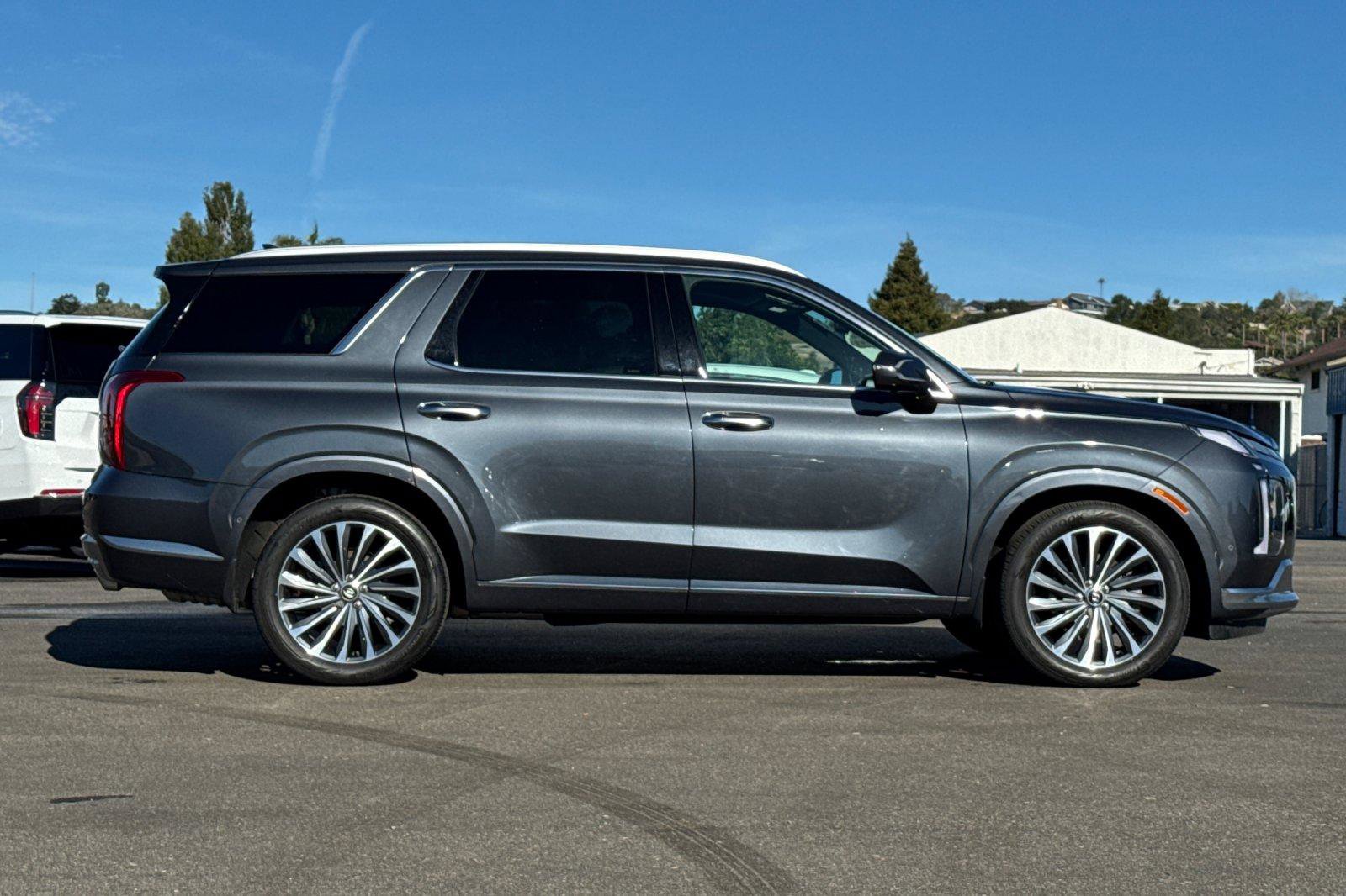 Used 2025 Hyundai Palisade Calligraphy image 4