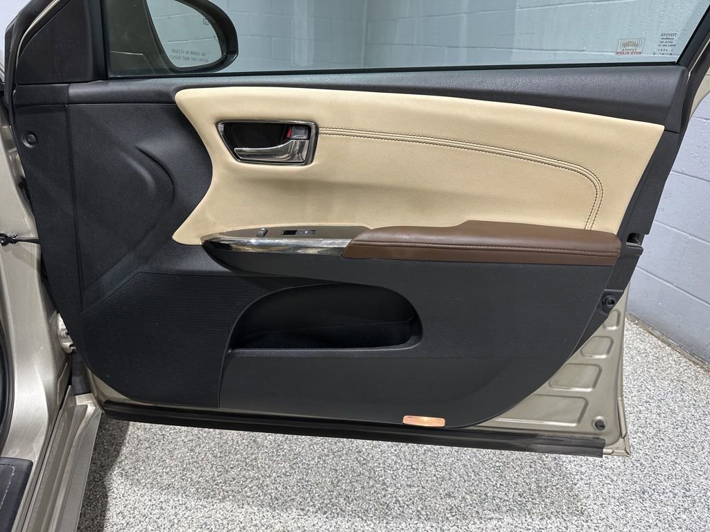 Used 2014 Toyota Avalon Limited image 18