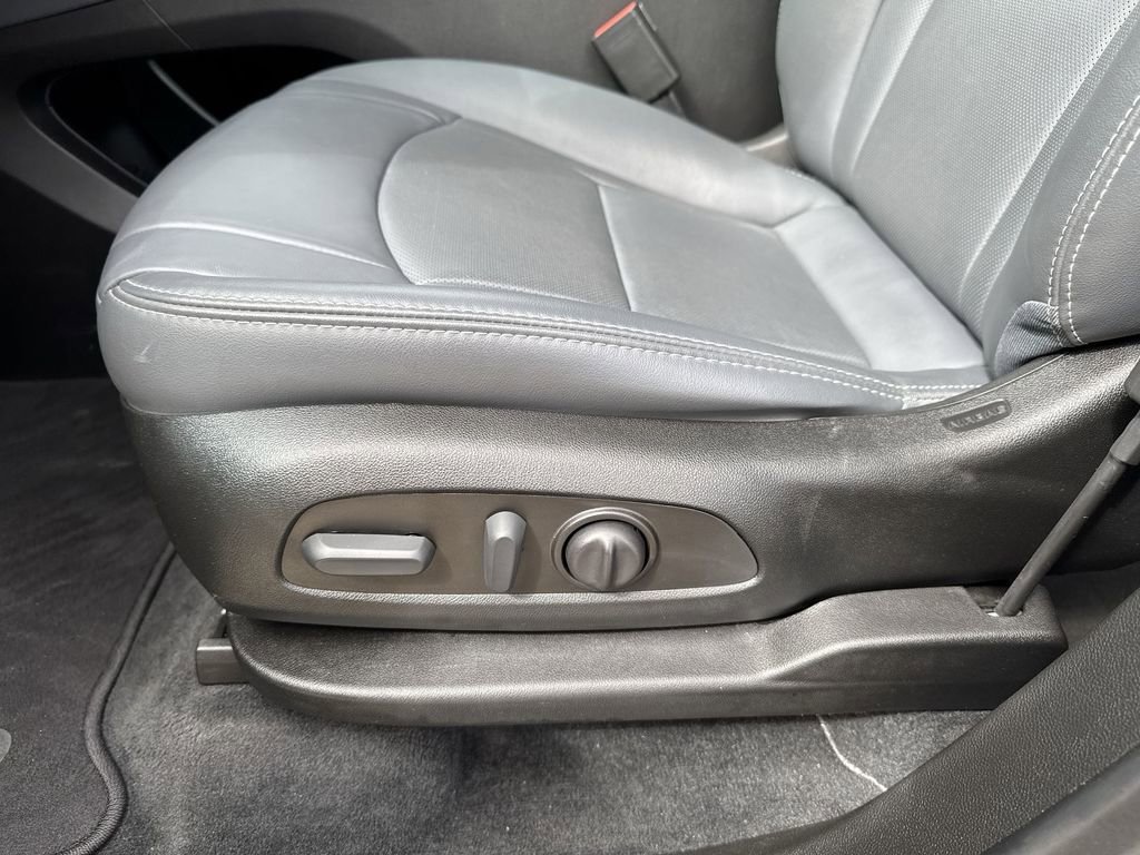Certified 2023 Buick Enclave Essence AWD/4WD image 13