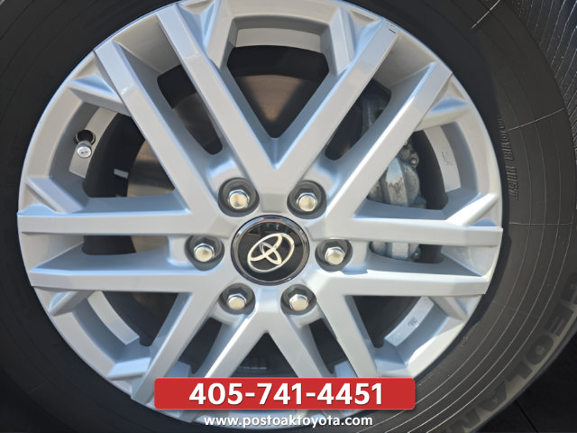 Used 2025 Toyota Tundra SR5 w/ SR5 Premium Package AWD/4WD image 32