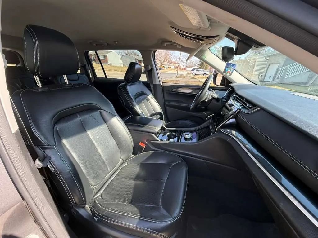 Used 2022 Jeep Grand Cherokee L Laredo w/ Luxury Tech Group I image 9