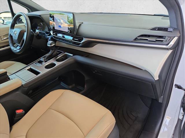 Used 2021 Toyota Sienna XLE FWD image 22