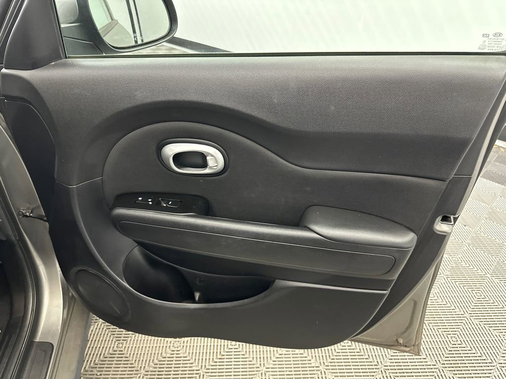 Used 2015 Kia Soul FWD image 13